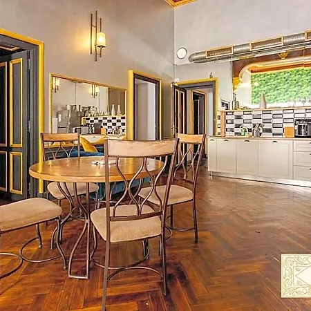 The Hub - 5 Bedroom 2* 布加勒斯特