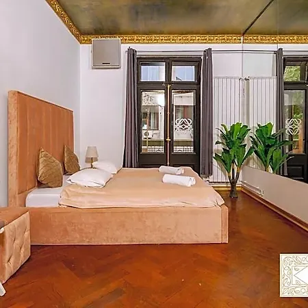 The Hub - 5 Bedroom 酒店 2*