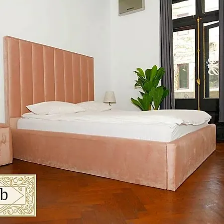 The Hub - 5 Bedroom 2*