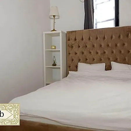 The Hub - 5 Bedroom 2* 布加勒斯特